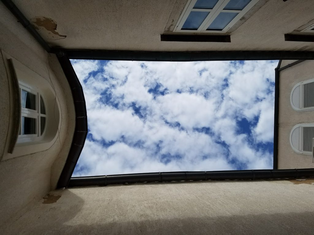 A cute little open-air foyer